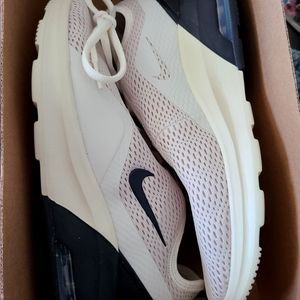 🚫SOLD🚫Nike Air Max Motion2 Women's 8.5